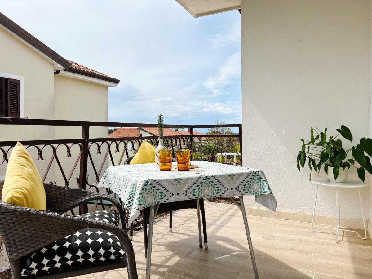 Apartments Valerian Novigrad Istria Exterior foto